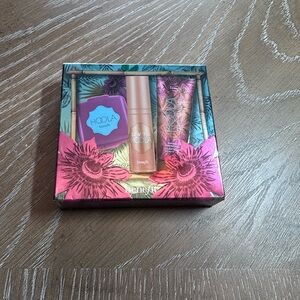 Benefit Cosmetics Hoola Bronzer Contour set “GET YOUR HOOLA ON” 3 Pc Kit New